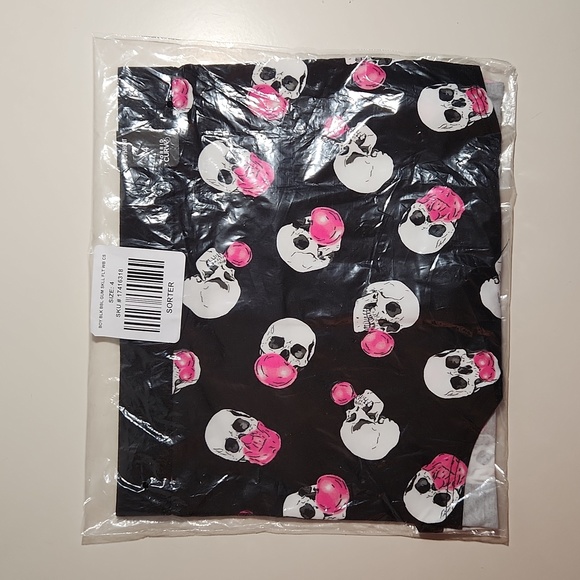 ❤️NWT VINTAGE TORRID BUBBLEGUM SKULL PRINT BOYSHORT PANTY - HALLOWEEN - Picture 5 of 8